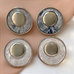 BRINCO CÍRCULO DUPLO MADREPÉROLA DOURADO BIJU