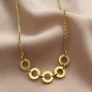 COLAR FITA FINA CÍRCULO ZIRCÔNIAS DOURADO AÇO 316L⭐️